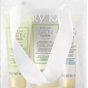 Mary Kay Satin Hands Pampering Set